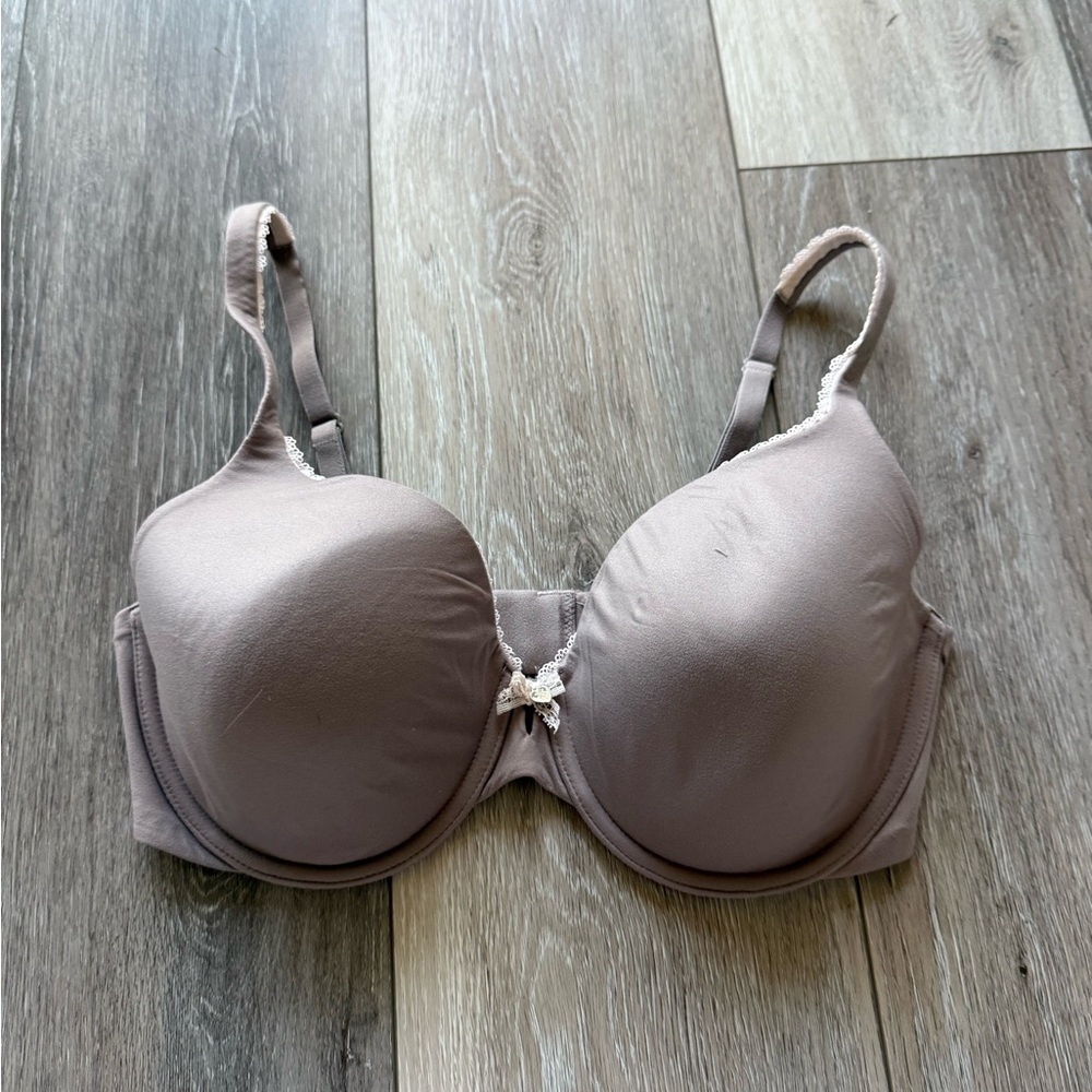 VICTORIA’S SECRET CHARCOAL BRA WITH PINK LACE DETAIL & BOW - BUY 2 GET 1 FREEEEE